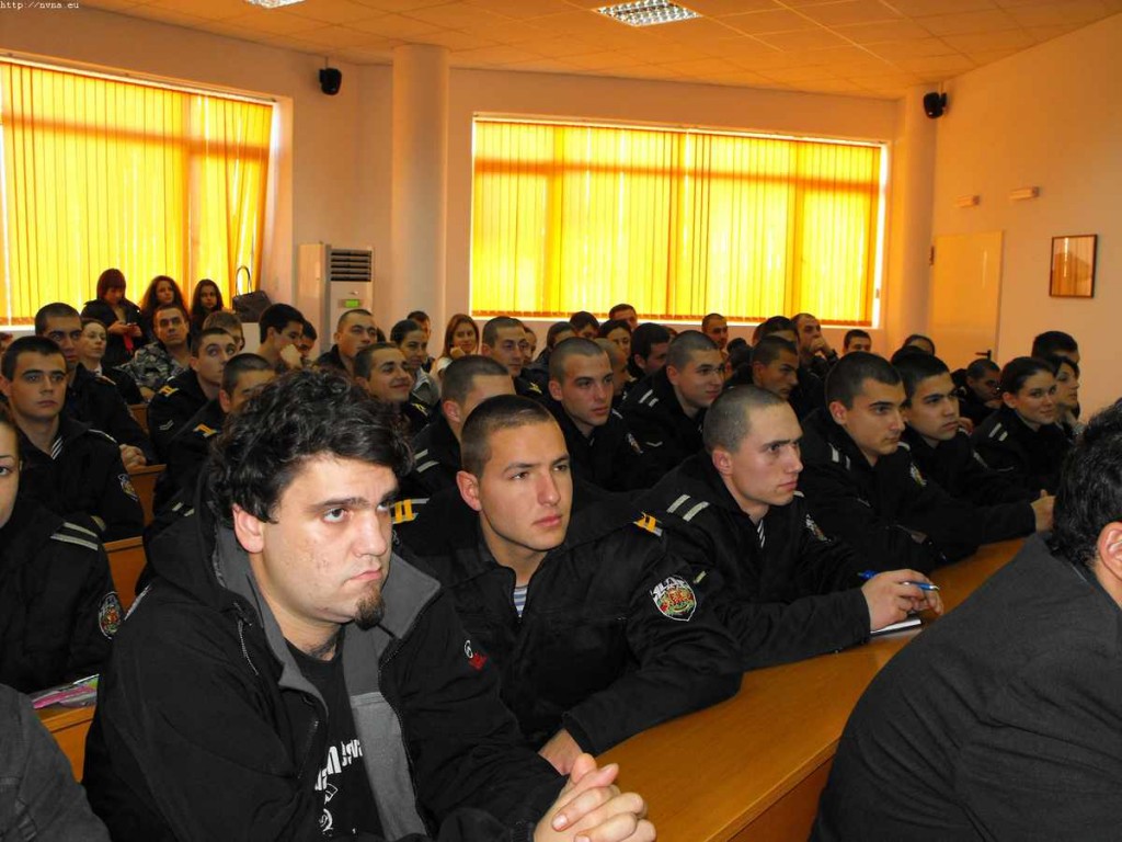 Лекция на професор Кархарт в зала 11 на ВВМУ"Н.Й.Вапцаров" Варна