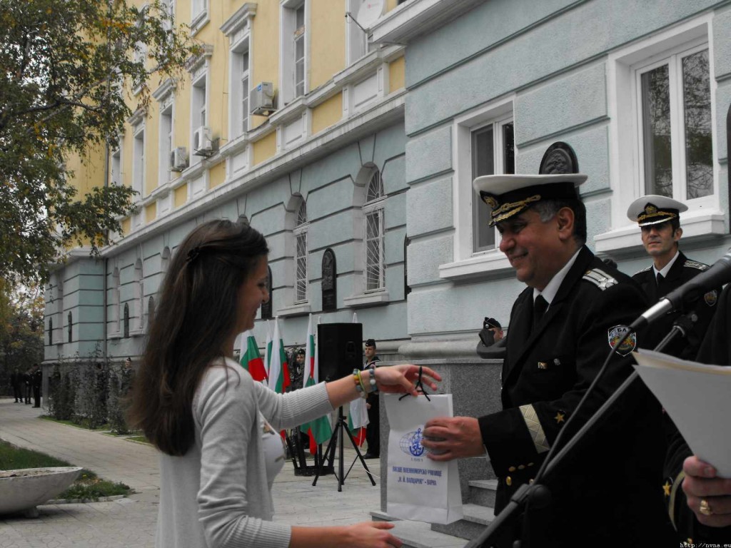 Награждаване на студенти от ВВМУ по случай Денят на народните будители