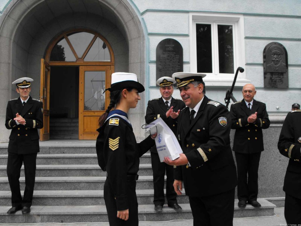 Награждаване на курвсанти от ВВМУ по случай Денят на народните будители