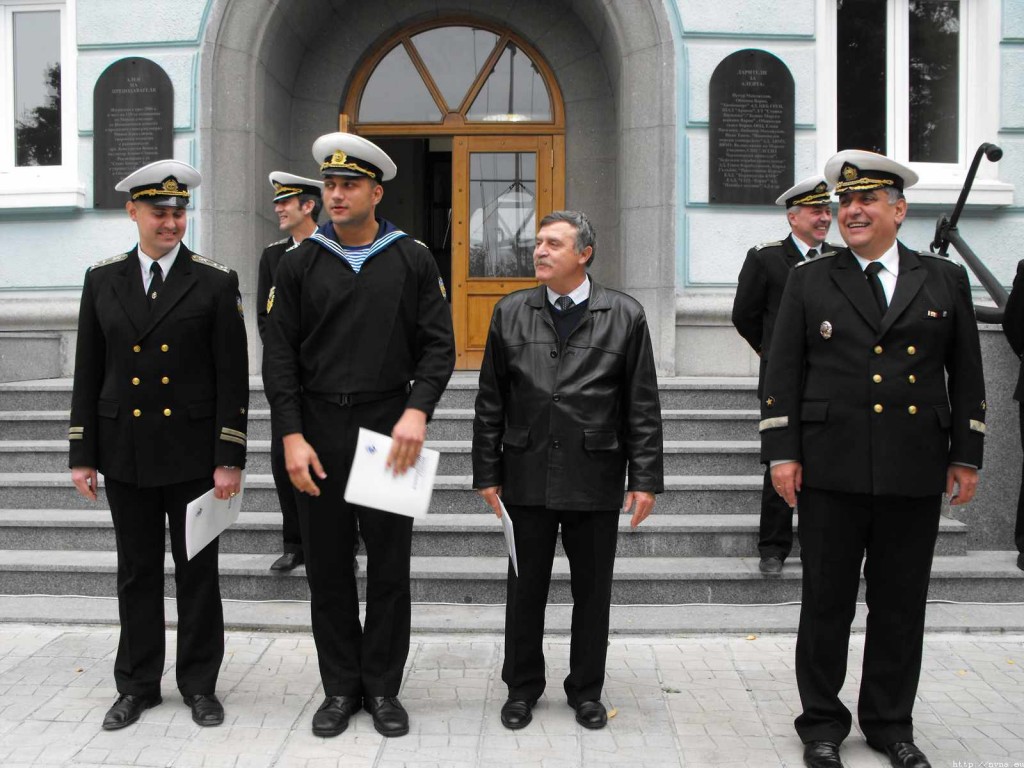 Награждаване на отбора по гребане на ВВМУ по случай Денят на народните будители